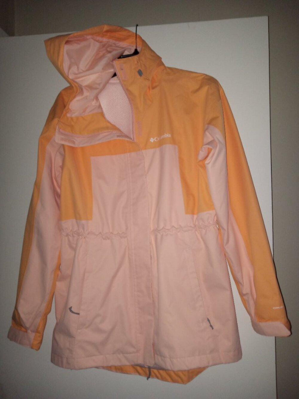 COLUMBIA waterproof hooded raincoat ☔ retail $150 ~ wore 2x ~ zippered pockets
